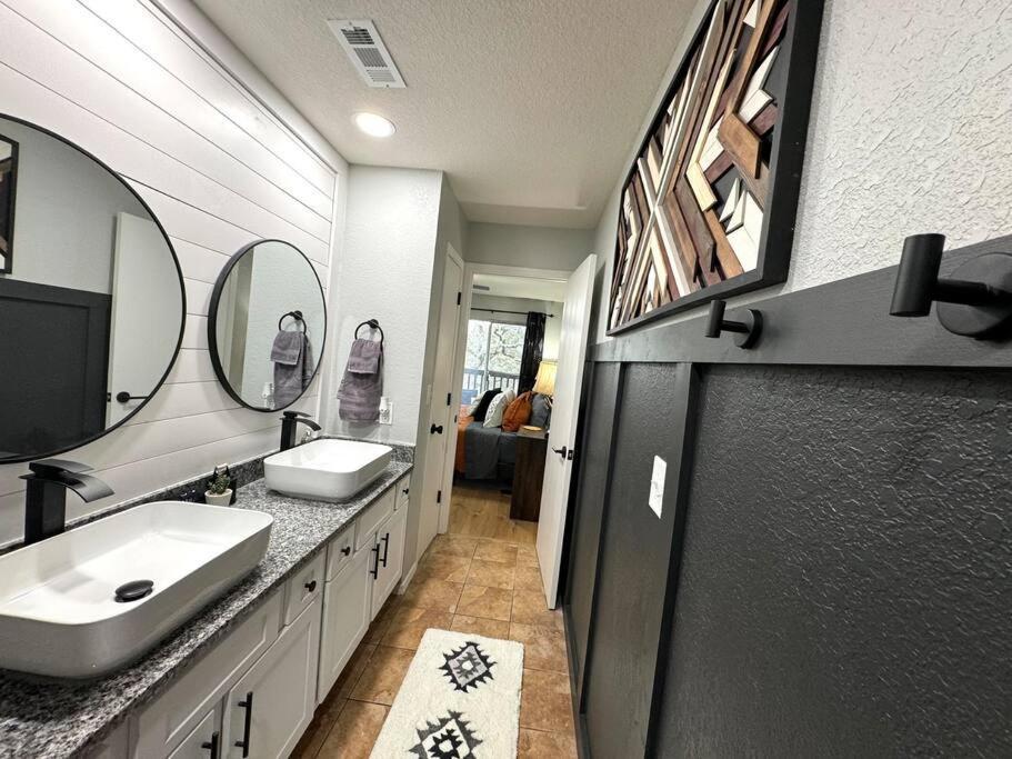 Modern Comfort: Updated Cozy Condo In Indian Point برانسون المظهر الخارجي الصورة
