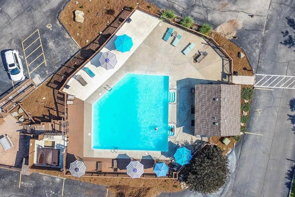 Modern Comfort: Updated Cozy Condo In Indian Point برانسون المظهر الخارجي الصورة