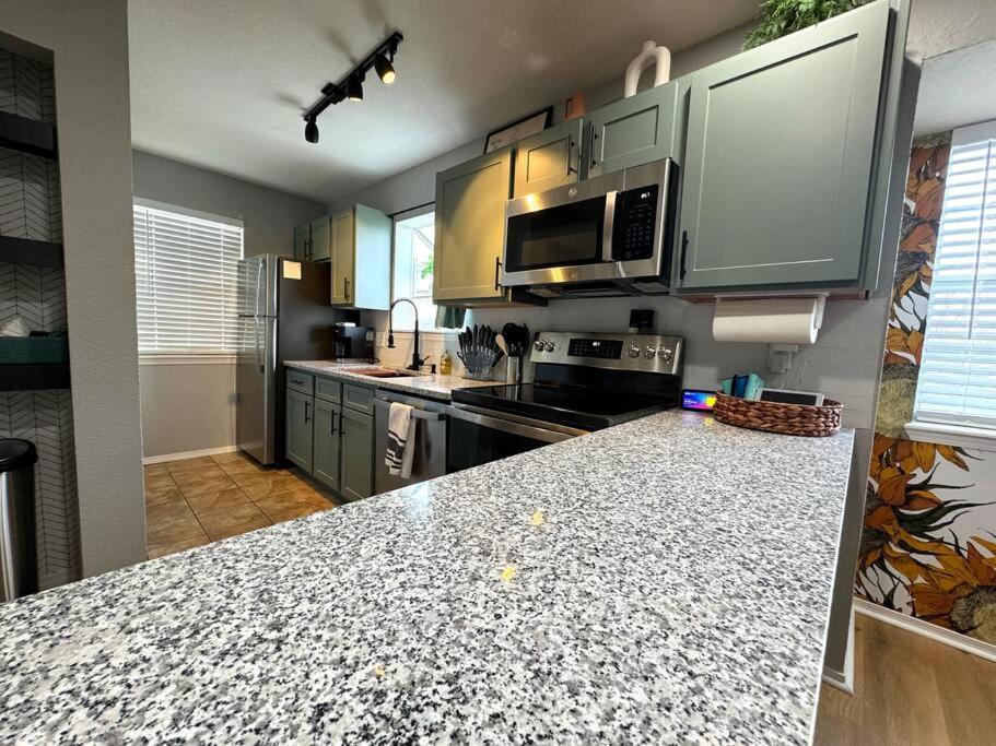 Modern Comfort: Updated Cozy Condo In Indian Point برانسون المظهر الخارجي الصورة