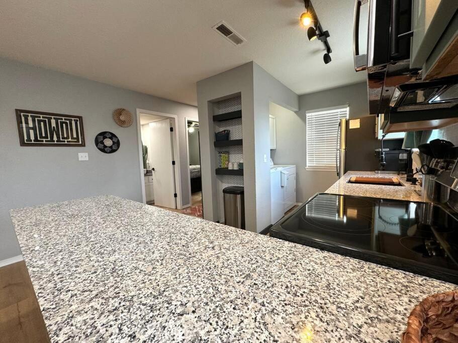 Modern Comfort: Updated Cozy Condo In Indian Point برانسون المظهر الخارجي الصورة