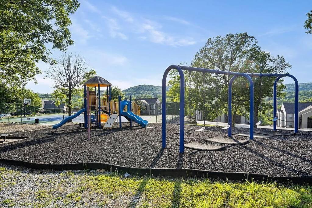 Modern Comfort: Updated Cozy Condo In Indian Point برانسون المظهر الخارجي الصورة