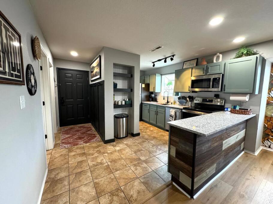 Modern Comfort: Updated Cozy Condo In Indian Point برانسون المظهر الخارجي الصورة