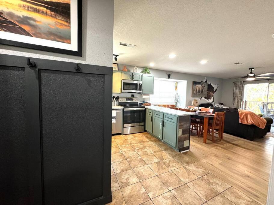Modern Comfort: Updated Cozy Condo In Indian Point برانسون المظهر الخارجي الصورة
